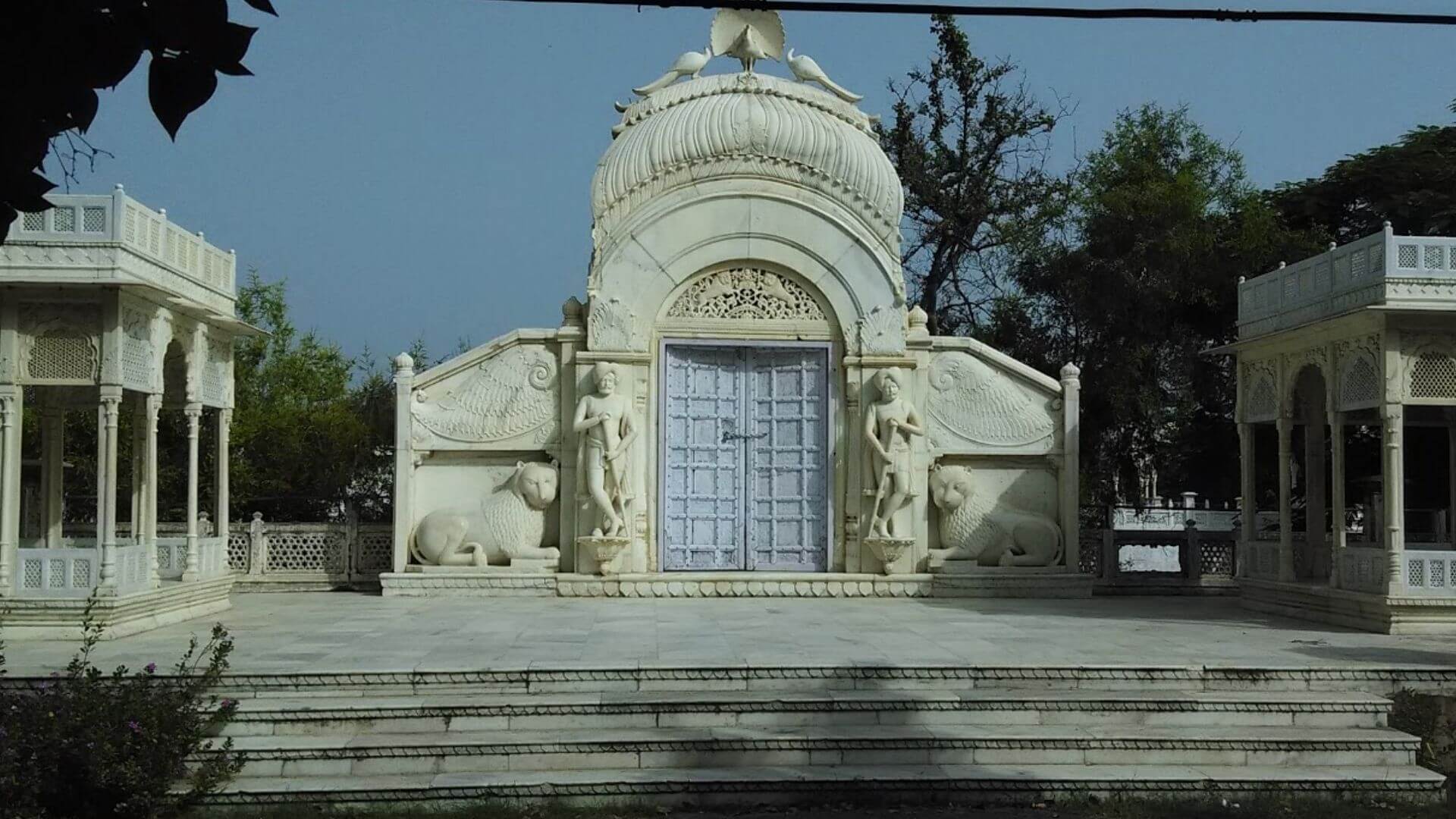 The Banasar Garden- marble Baradari Gate Thumbnail